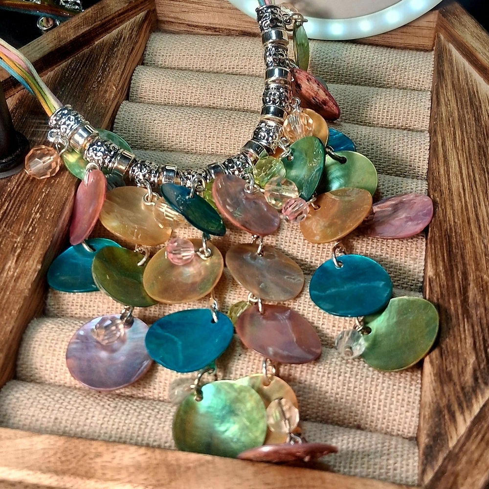 Multicolor Shell Disc Statement Necklace - Colorful Dangle Fashion Jewelry